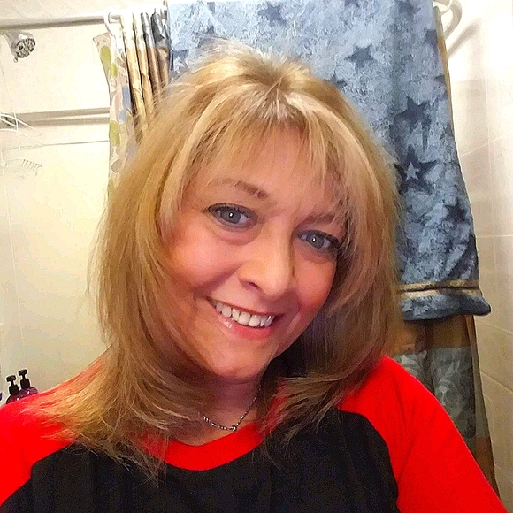 Meet your Posher, JuliAnn - Picture 5 of 16